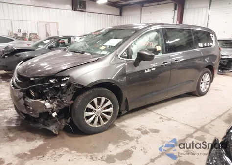 2017 Chrysler Pacifica Touring z USA, uszkodzony, nr VIN 2C4RC1DG5HR676229